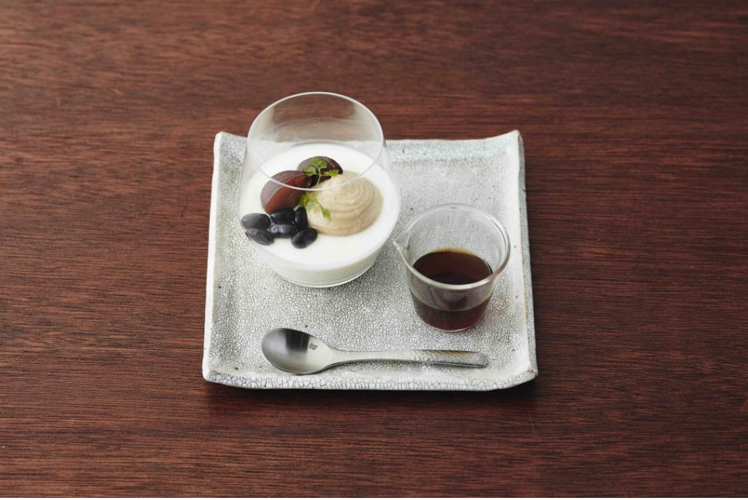 "Mont Blanc style milk purin of Japanese chestnut" 705 yen